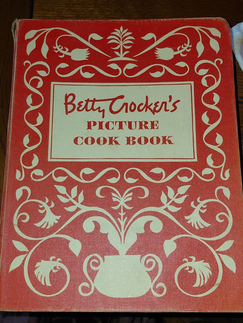 Betty Crocker Red and Cream Decorative Picture Cook Book